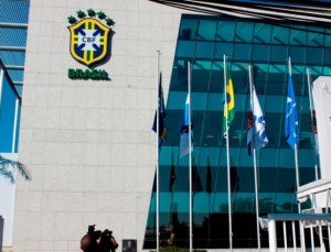 CBF afasta Marin e retira seu nome da fachada da sede