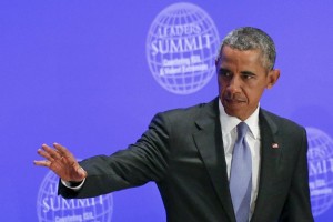 Obama aperta mão de chanceler após discurso do presidente iraniano