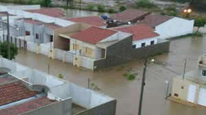 Rua alagada em Itaporanga