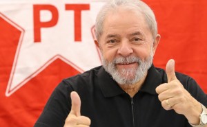 Lula permanece na ponta