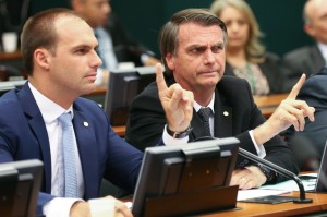 Jornalista que denunciou caixa dois de Bolsonaro
