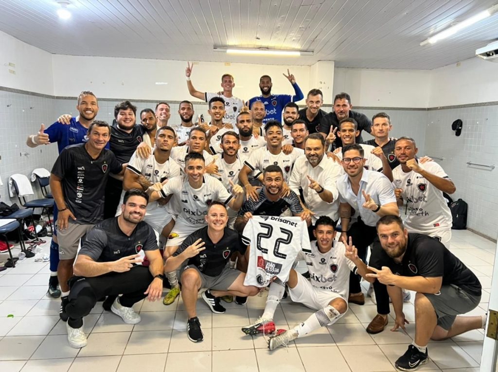 Belo comemorou a vitória fora de casa na última rodada da fase de grupos da Copa do Nordeste. Foto: Divulgação / Reprodução Twitter @botafogopb